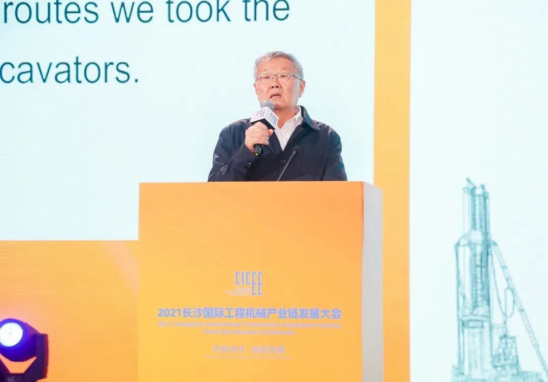 何清華出席長(cháng)沙國際工程機械產(chǎn)業(yè)鏈發(fā)展峰會(huì )，走“雙循環(huán)”道路關(guān)鍵在于“要做好自己的事情”