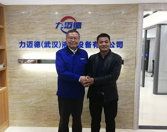 人生浮沉如夢(mèng)，攜手山河勇攀事業(yè)巔峰