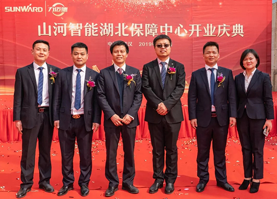 人生浮沉如夢(mèng)，攜手山河勇攀事業(yè)巔峰