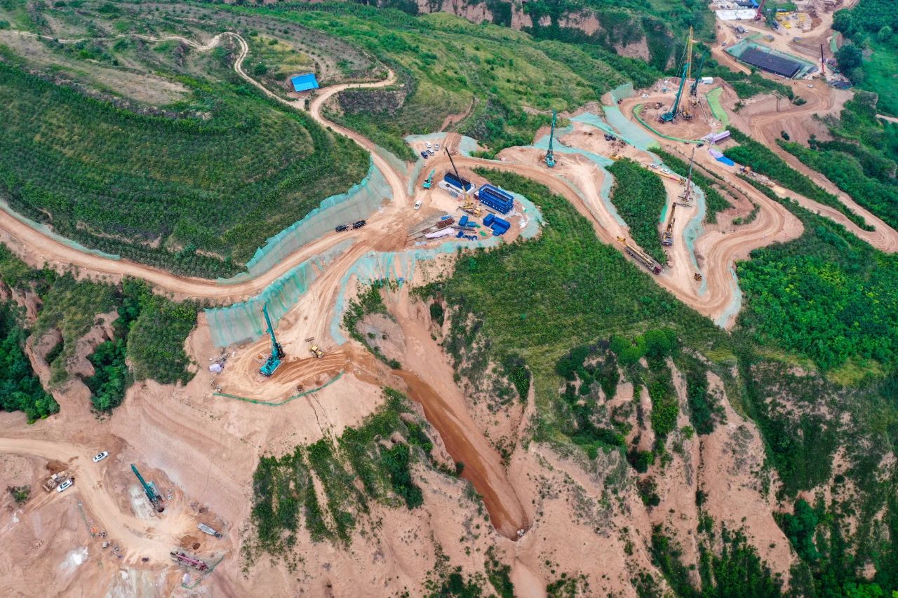 天塹施工，玉皇閣二號特大橋樁基主力軍是山河智能旋挖鉆機 | 百年風(fēng)華筑錦繡山河（3）