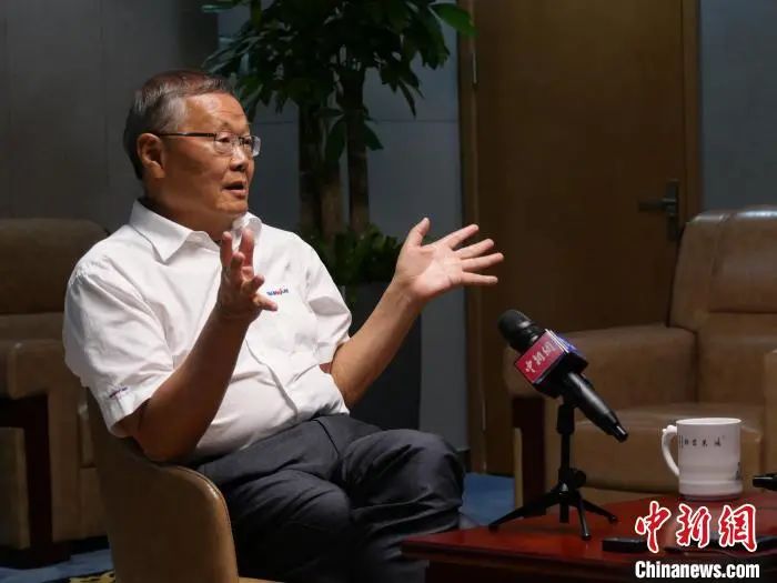 媒體聚焦 | 中新社專(zhuān)訪(fǎng)——山河智能創(chuàng  )始人何清華：向著(zhù)太陽(yáng)奔跑的筑夢(mèng)人