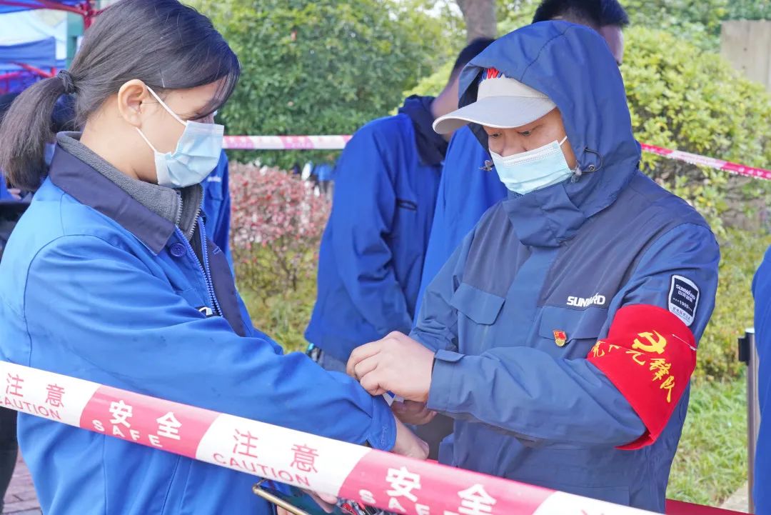 采樣完成率近100%！山河智能第一時(shí)間開(kāi)展全員核酸檢測，保障安全生產(chǎn)