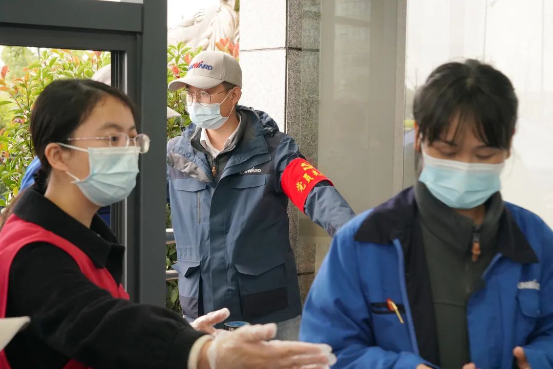 采樣完成率近100%！山河智能第一時(shí)間開(kāi)展全員核酸檢測，保障安全生產(chǎn)