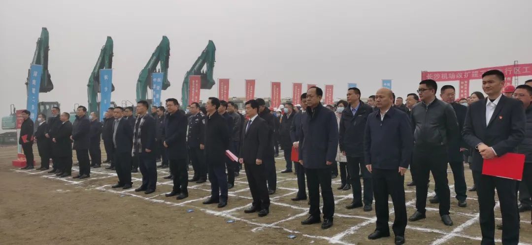“山河綠”精彩亮相！山河智能裝備全面助力長(cháng)沙機場(chǎng)改擴建項目
