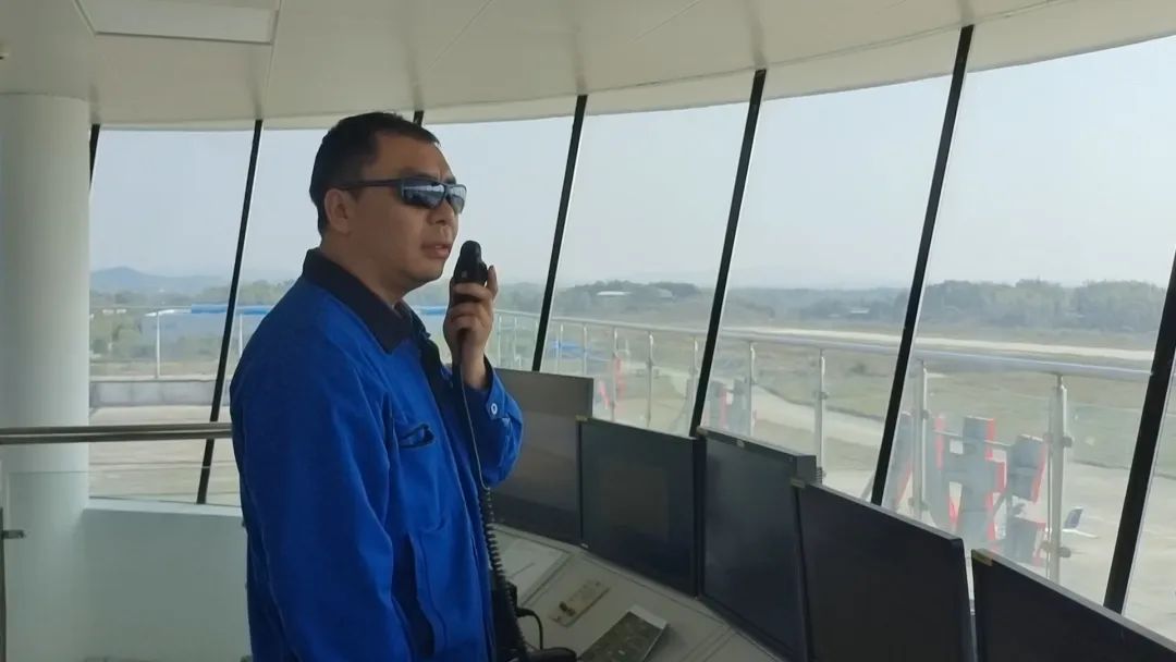 空地協(xié)同顯身手！湖南航空應急救援隊山河機組開(kāi)展特情處置應急演練