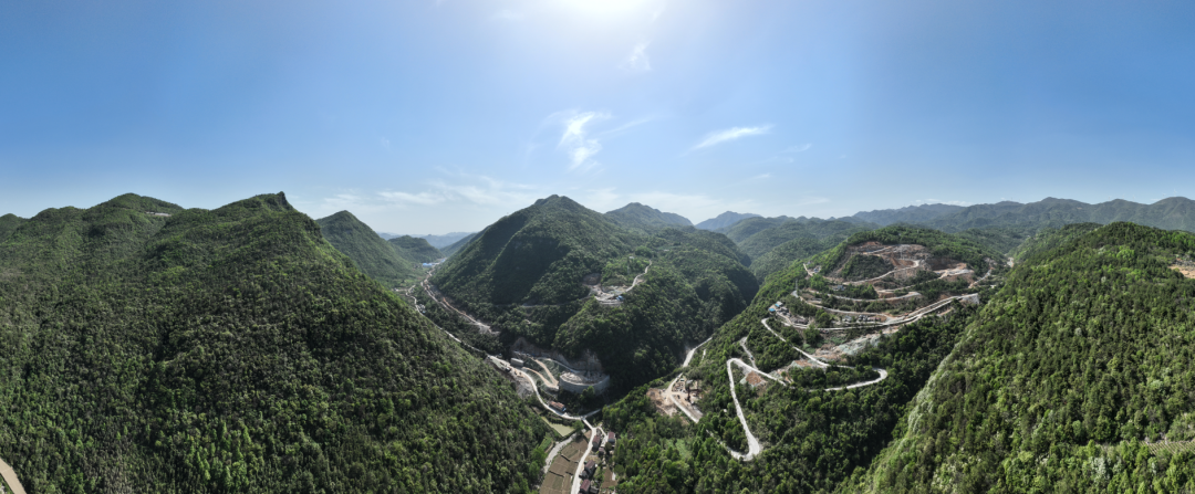 展現施工“奇效”！山河智能旋挖鉆機強勢助力爐慈高速公路建設