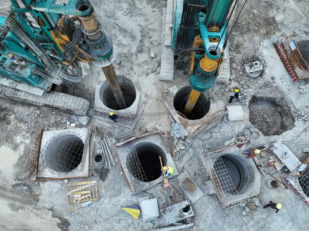 展現施工“奇效”！山河智能旋挖鉆機強勢助力爐慈高速公路建設