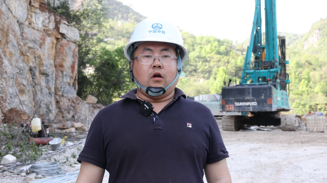 展現施工“奇效”！山河智能旋挖鉆機強勢助力爐慈高速公路建設