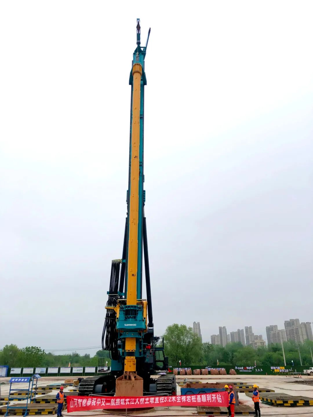 再啃“硬骨頭”！山河智能“超級樁備”助建燕磯長(cháng)江大橋