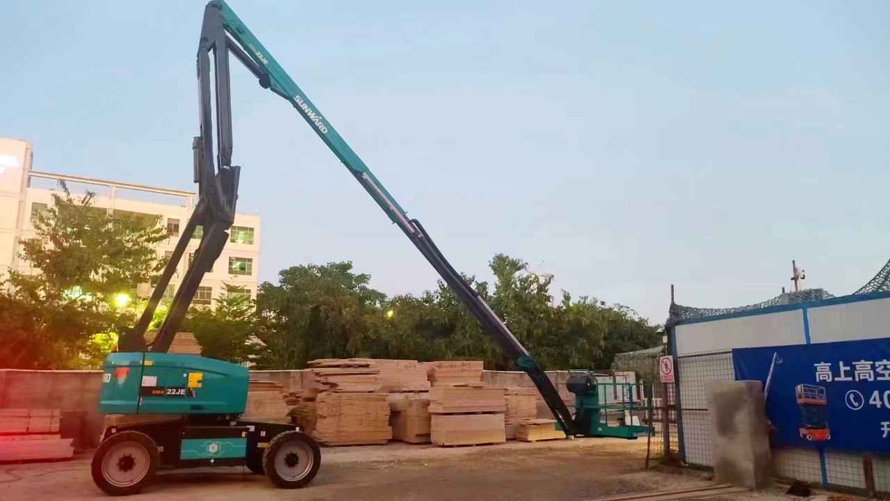 正式“上崗”！山河智能首臺電動(dòng)曲臂式高空作業(yè)平臺入駐華南市場(chǎng)