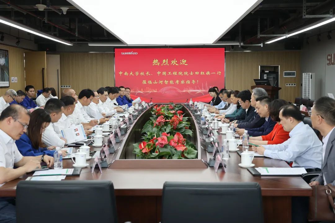 深化產(chǎn)學(xué)研合作！中南大學(xué)校長(cháng)、中國工程院院士田紅旗率團拜訪(fǎng)山河智能