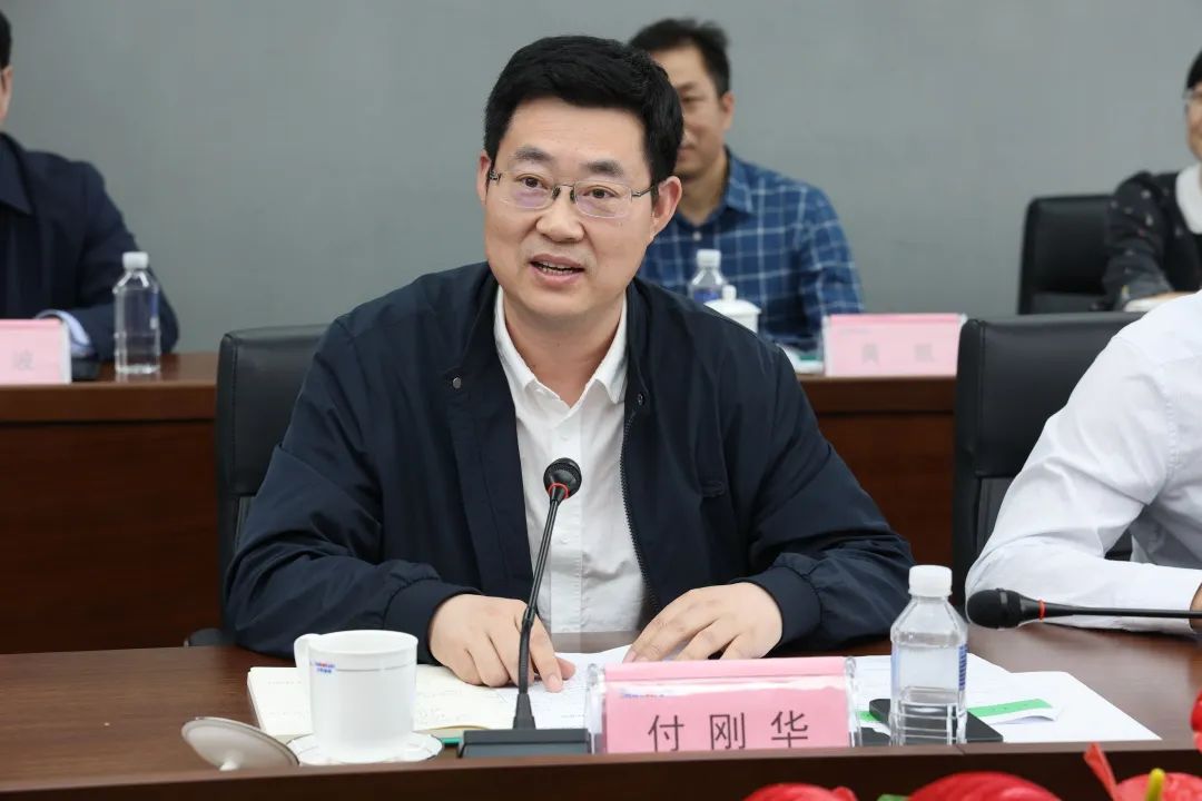 深化產(chǎn)學(xué)研合作！中南大學(xué)校長(cháng)、中國工程院院士田紅旗率團拜訪(fǎng)山河智能