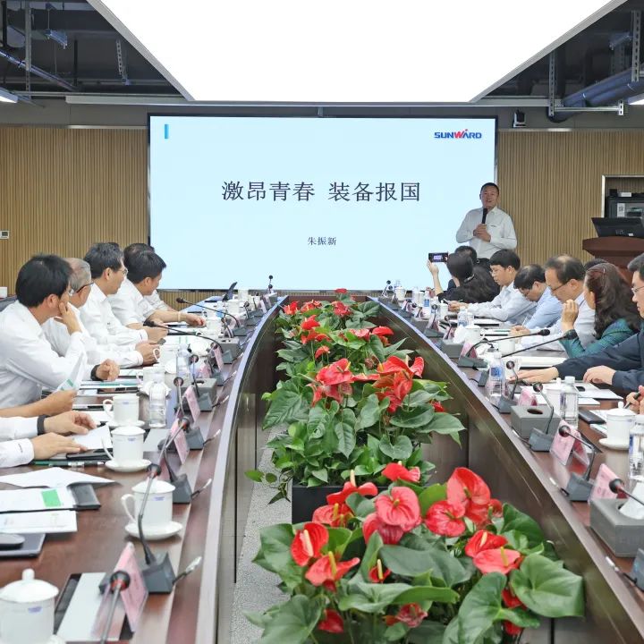 深化產(chǎn)學(xué)研合作！中南大學(xué)校長(cháng)、中國工程院院士田紅旗率團拜訪(fǎng)山河智能