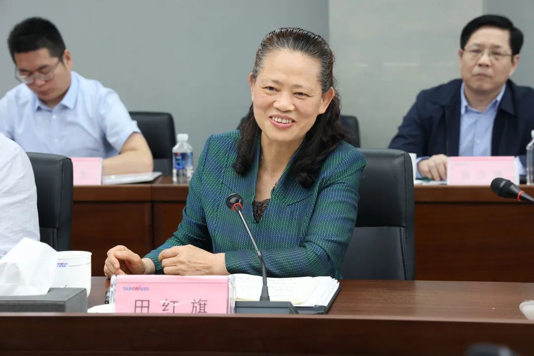 深化產(chǎn)學(xué)研合作！中南大學(xué)校長(cháng)、中國工程院院士田紅旗率團拜訪(fǎng)山河智能