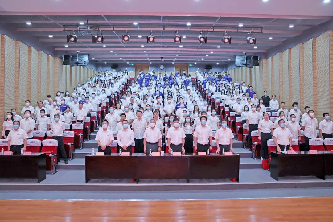 為建功建企建家一體化貢獻更大力量！山河智能第五屆五次“雙代會(huì )”成功召開(kāi)