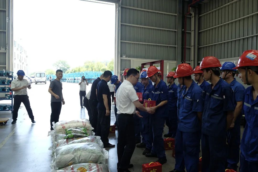 長(cháng)沙市總工會(huì )慰問(wèn)山河智能一線(xiàn)員工