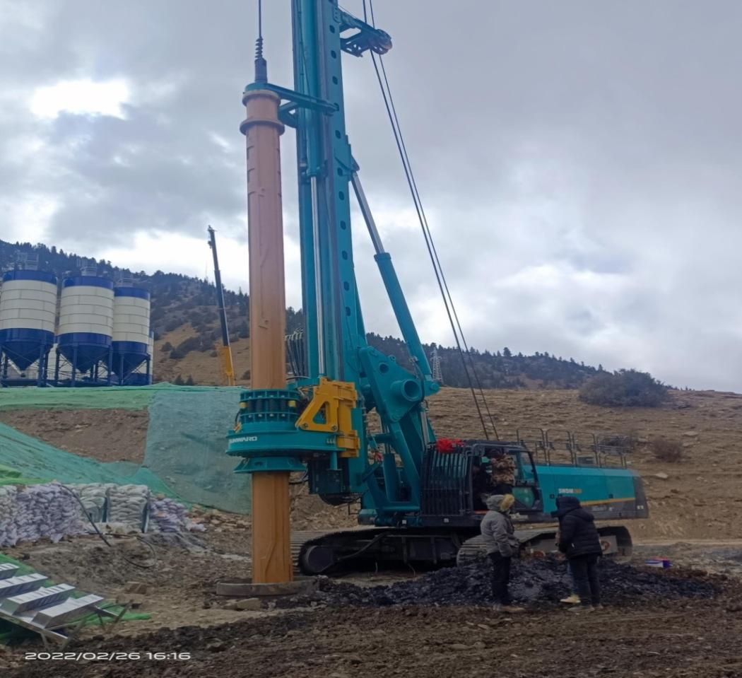 決戰“世界之巔”！山河智能旋挖鉆機實(shí)力助建川藏鐵路