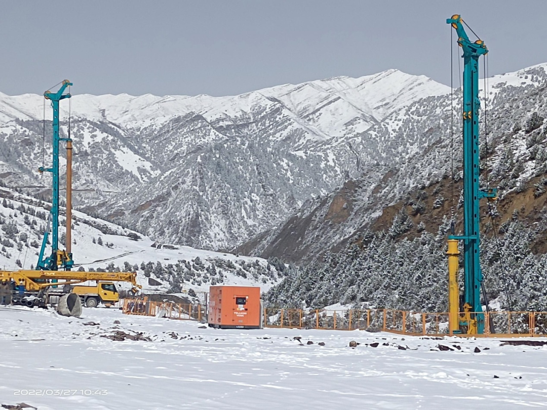決戰“世界之巔”！山河智能旋挖鉆機實(shí)力助建川藏鐵路
