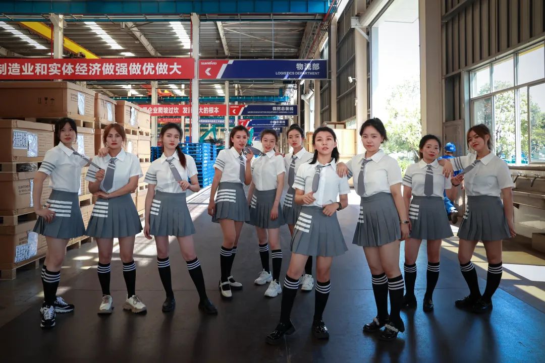 又酷又辣又炫！山河智能第二屆挖機寶貝來(lái)了