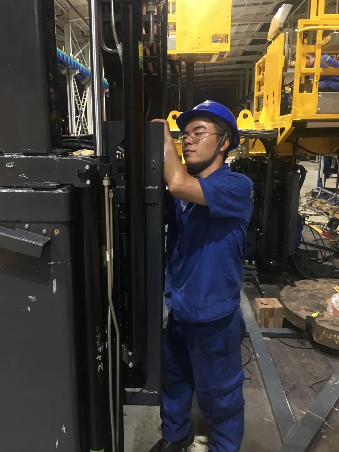 為鐵路運輸保駕護航！山河智能自主研制首套三平臺作業(yè)裝置成功交付