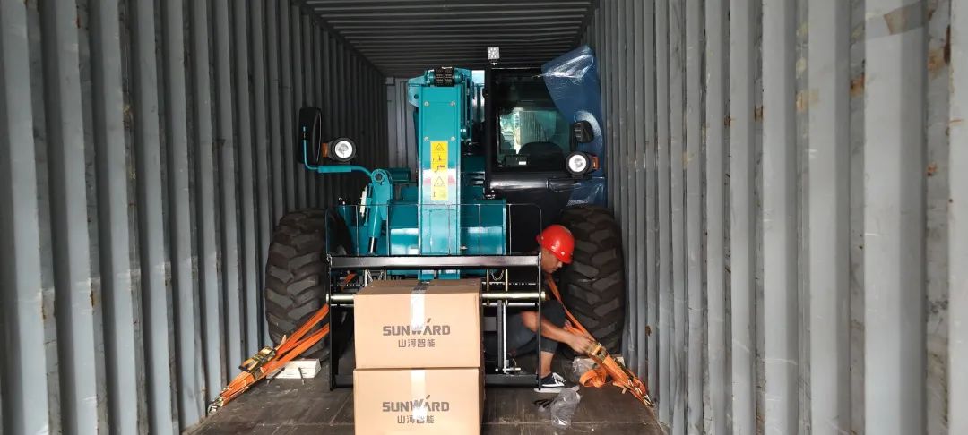單筆采購金額千萬(wàn)元！山河智能伸縮臂叉裝車(chē)批量出口