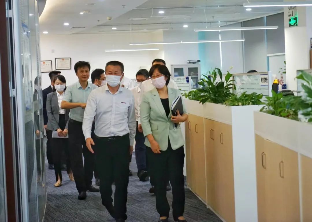山河智能總經(jīng)理夏志宏帶隊赴中國信保湖南分公司拜訪(fǎng)交流