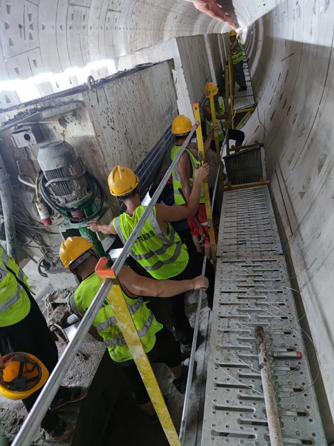 持續助建美麗大灣區！中鐵山河盾構機成功貫穿深圳地鐵3號線(xiàn)低碳站～坪西站右線(xiàn)