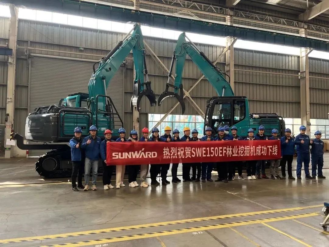 翻山越嶺，稱(chēng)霸“武林”！山河智能首款中型林業(yè)挖掘機成功下線(xiàn)