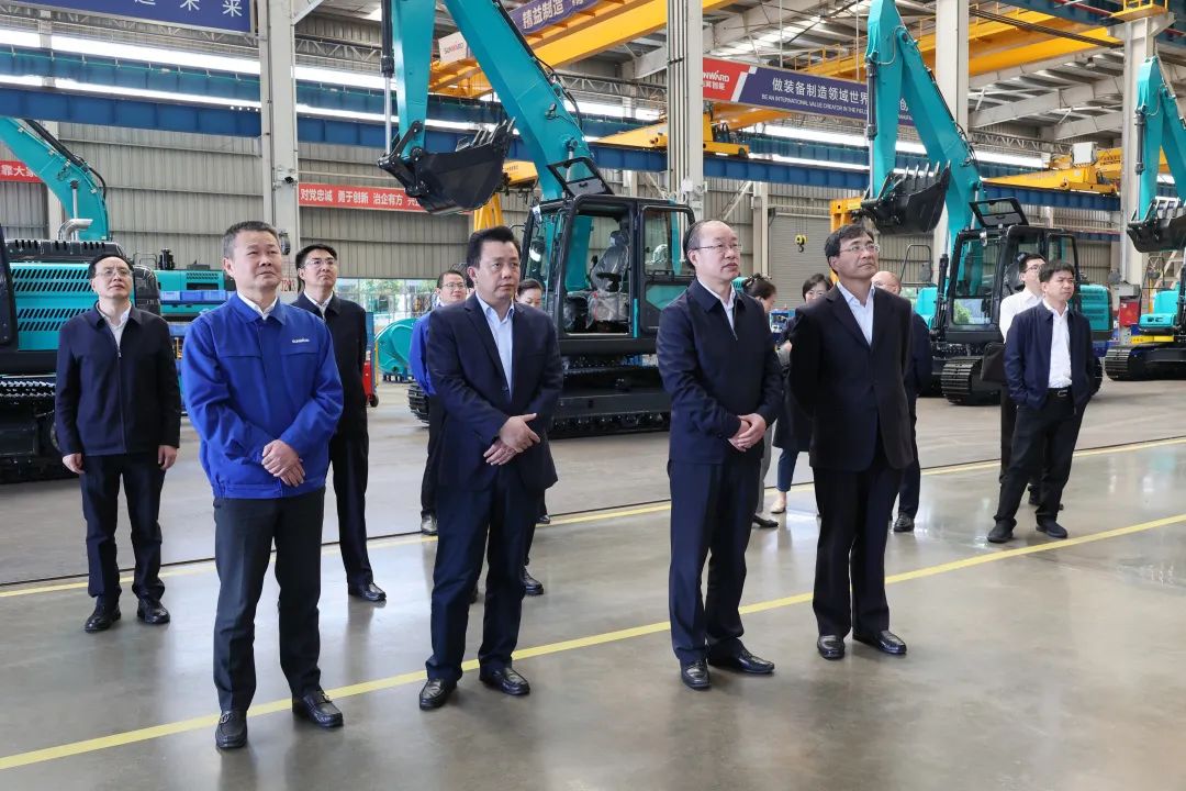 人社部黨組成員、副部長(cháng)俞家棟考察調研山河智能