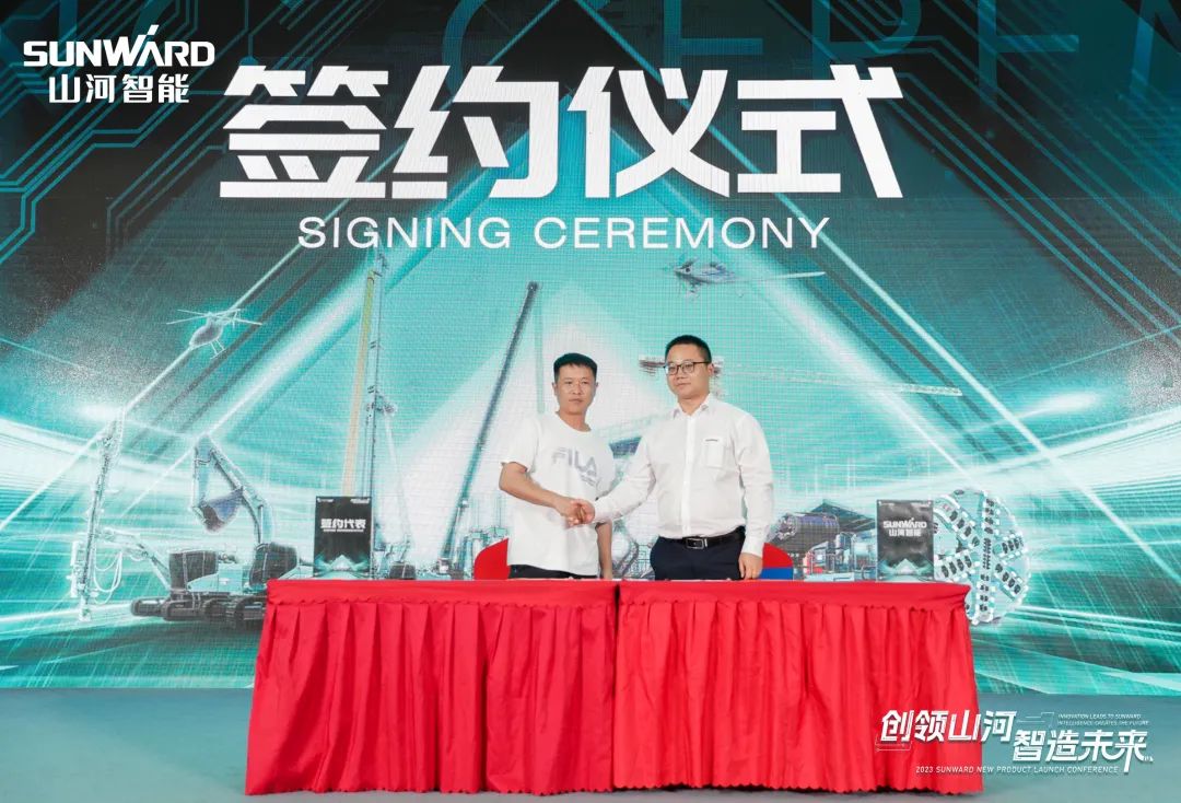 聚焦電動(dòng)化、智能化！山河智能全系列高空機械產(chǎn)品亮相長(cháng)沙展