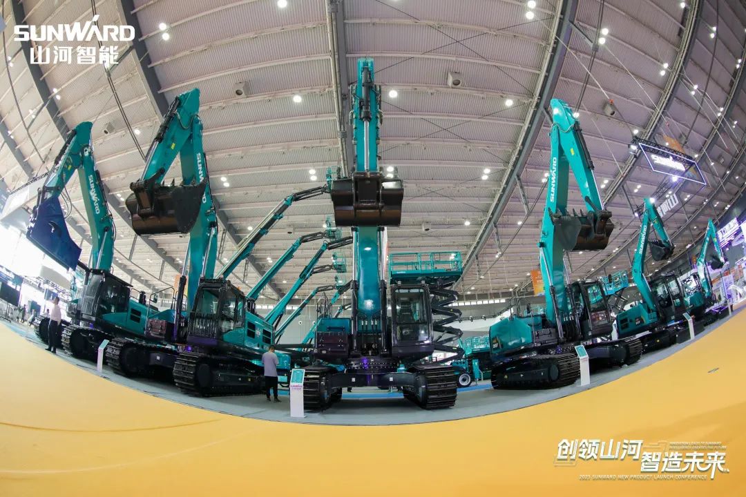 精品出擊、互動(dòng)不斷！山河智能F系列挖掘機閃耀長(cháng)沙展