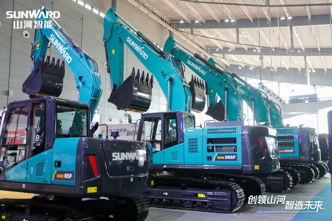精品出擊、互動(dòng)不斷！山河智能F系列挖掘機閃耀長(cháng)沙展