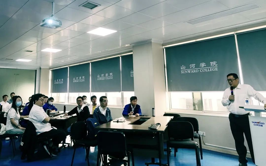 勞動(dòng)光榮，創(chuàng  )造偉大！記錄那些平凡且偉大的勞動(dòng)瞬間