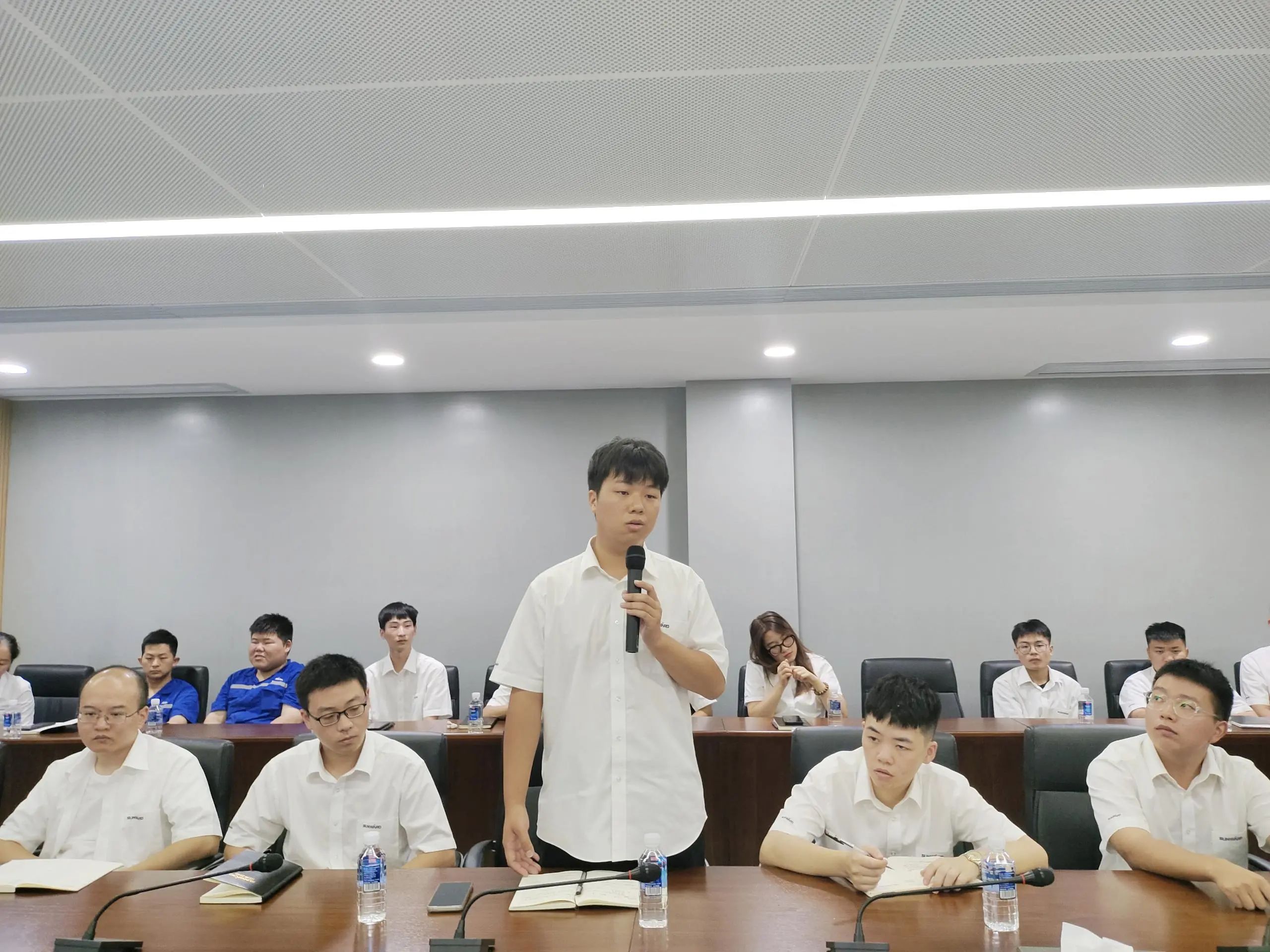 暢談心聲，共話(huà)未來(lái)！這場(chǎng)應屆畢業(yè)生員工座談會(huì )，很暖，很貼心！