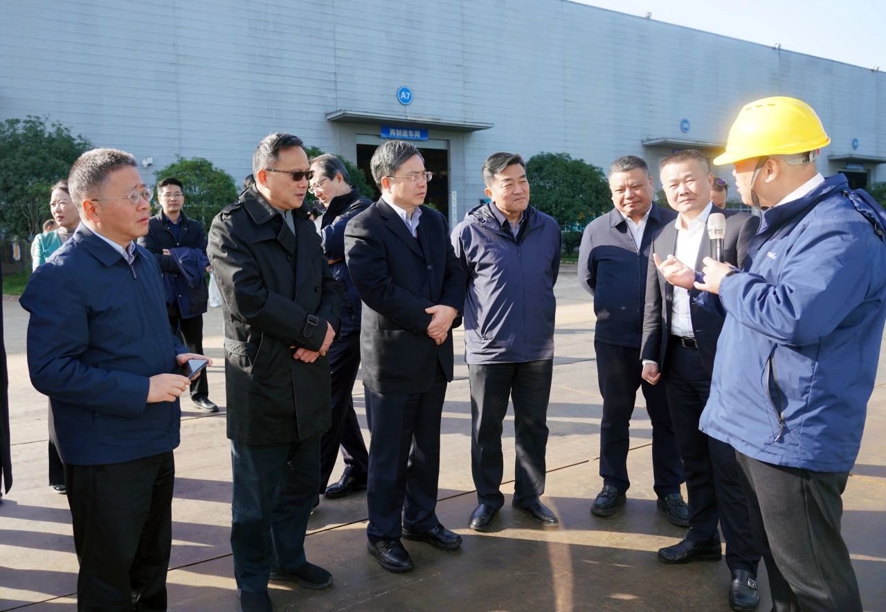 聚焦裝備再制造！上海市政協(xié)副主席、黨組副書(shū)記肖貴玉帶隊調研山河智能