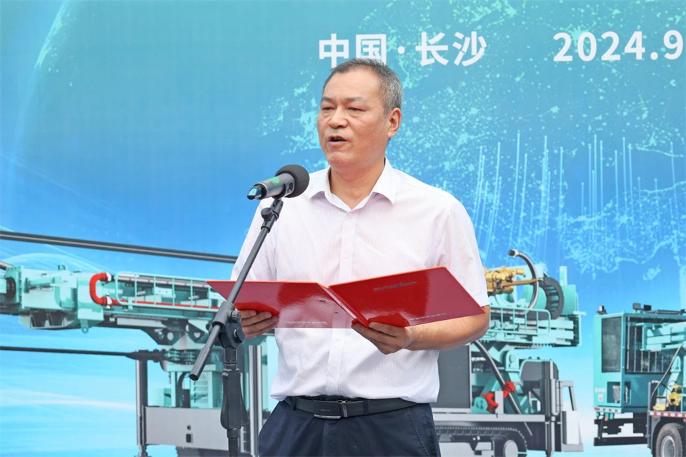 引領(lǐng)綠色科技新篇章！山河智能新能源鉆機成功交付