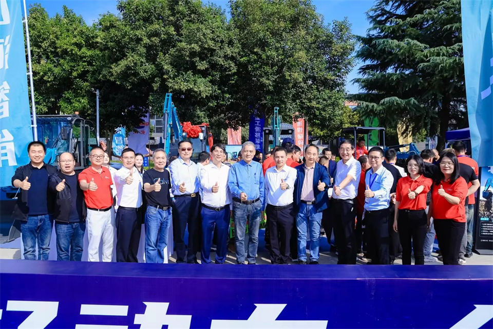 展現“掘”對實(shí)力！山河智能亮相2024微挖大會(huì )暨小型設備大會(huì )