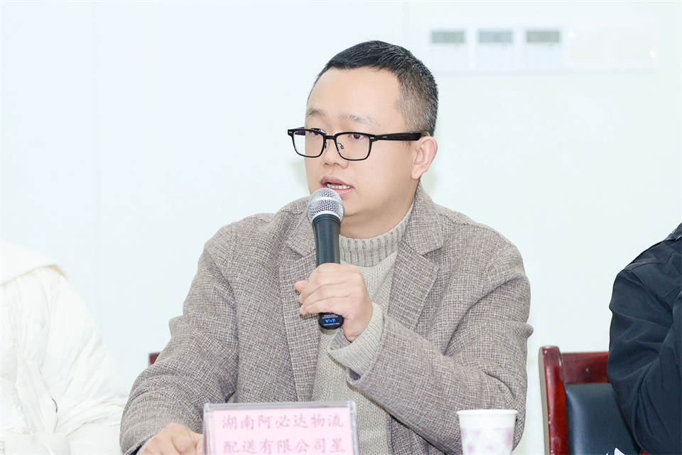 長(cháng)龍街道、山河智能召開(kāi)首屆年貨盛惠暨送春聯(lián)文化惠民活動(dòng)工作會(huì )議