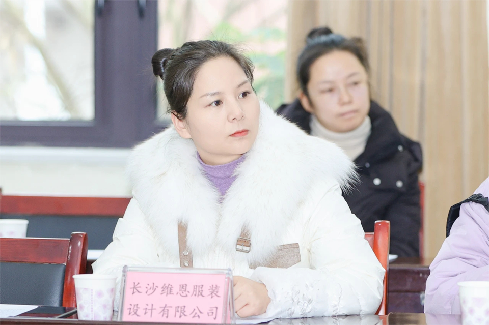 長(cháng)龍街道、山河智能召開(kāi)首屆年貨盛惠暨送春聯(lián)文化惠民活動(dòng)工作會(huì )議