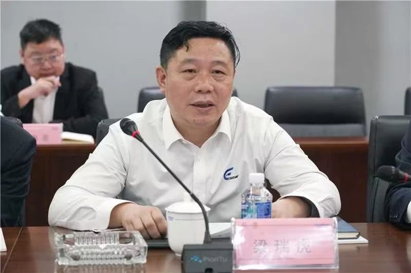 強強聯(lián)手！山河智能與湖南楚湘建工集團達成共建礦山生產(chǎn)建設創(chuàng  )新聯(lián)合體共識