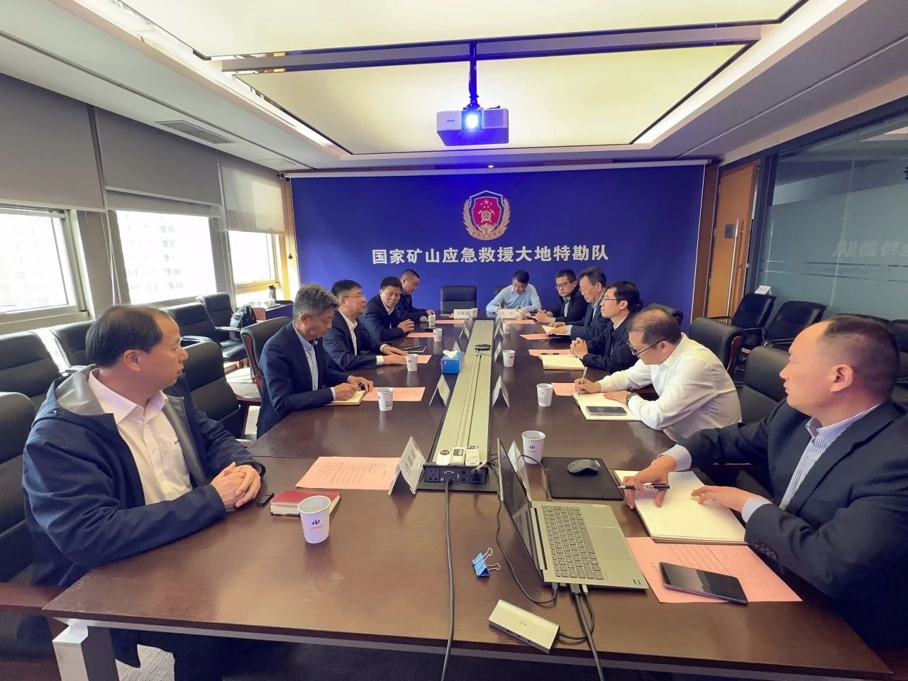 山河智能董事長(cháng)付向東帶隊拜訪(fǎng)中煤地質(zhì)總局、大地特勘公司